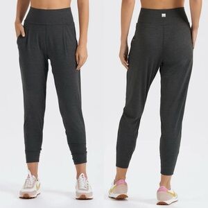 Vuori Women's Charcoal High-Waist Jogger Pants